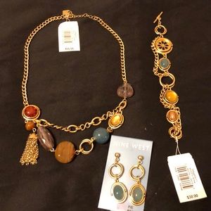 Nine West necklace/bracelet/earrings set